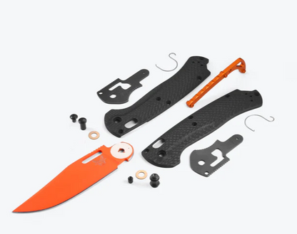 Benchmade Knives - "TaggedOut" - CMP Magna Cut Steel - AXIS Locking System - Carbon Fiber Body